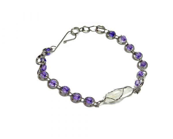 Handmade seed bead silver metal chain link loop bracelet with wire wrapped clear quartz crystal centerpiece in purple color.