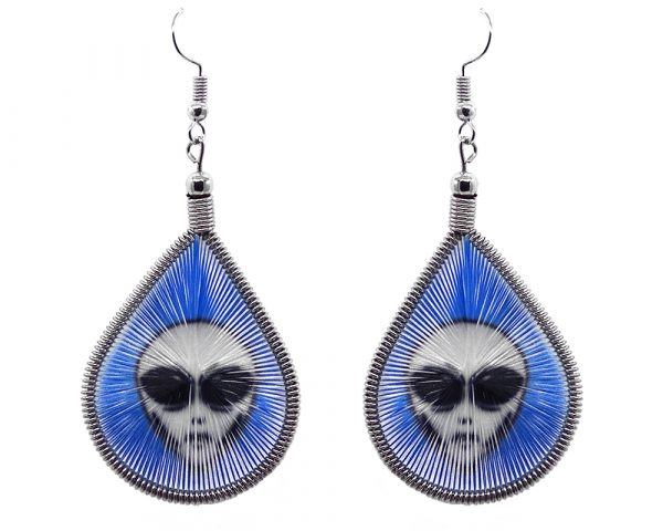 Teardrop-shaped thread dangle earrings with alpaca silver wire and alien head graphic image in gray and blue color combination.